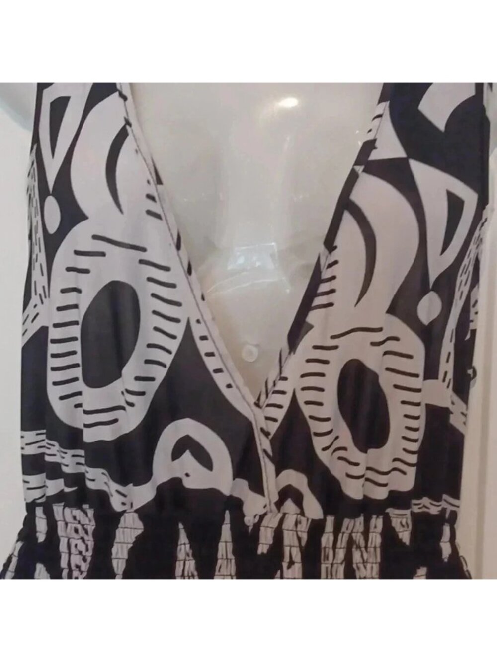 - Summer dress with a low neckline Women's Size Small - Picture 4 of 7